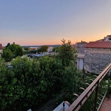 Guest house D&d 11 Pula